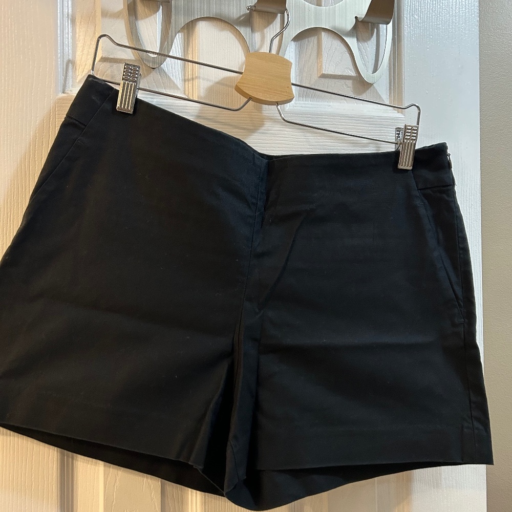 Banana Republic Black Slim Fit Shorts – Size 10, Dressy & Flattering